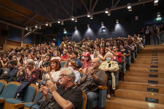 Από τις προβολές της «γυάλα»